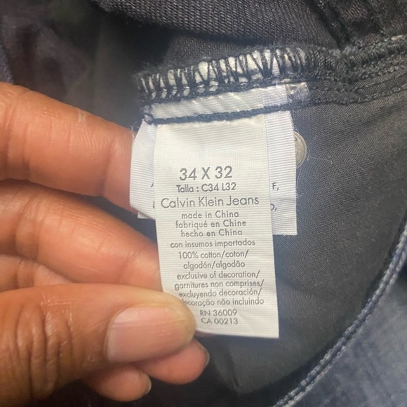 Calvin Klein men, Slim straight distress blue jeans size 34X 32 NWOT Button Fly - Picture 3 of 8